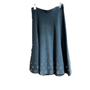 💜 BOGO 💜 Gray knit A-line skirt. Size M.